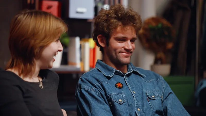 Una pareja joven riendo en AL: The Show
